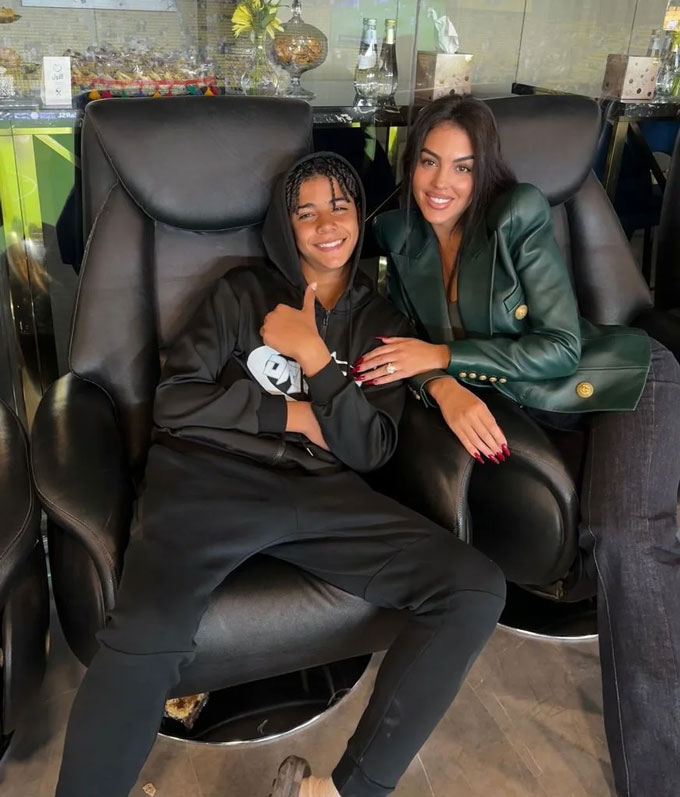 Georgina công khai đời sống tình cảm của Cristiano Jr