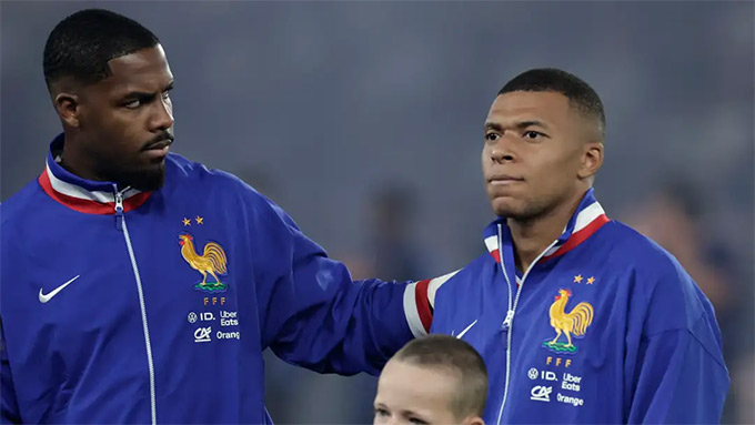 Maignan mắng té tát các đồng đội, trong đó có cả đội trưởng Mbappe