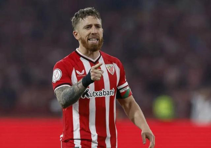 Iker Muniain: Một huyền thoại của Athletic Bilbao khi gần như gắn bó cả đời với đội bóng này. Mặc dù là đội trưởng CLB nhưng Muniain không được đá chính thường xuyên trong mùa giải cuối cùng tại San Mamés, do đó anh quyết định ra đi. Các vấn đề về đầu gối đã khiến cho Muniain gặp khó khăn ở Bilbao trong thời gian cuối tại đội bóng xứ Basque. Ngoại hạng Anh có thể là điếm đến hấp dẫn với anh nhưng lịch sử chấn thương sẽ là rắc rối khi đôi bên đàm phán hợp đồng