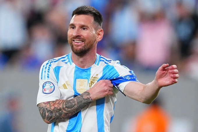 Messi may mắn không phải ngồi tù