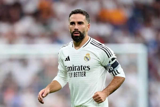 Real Madrid gia hạn hợp đồng 1 năm với Carvajal