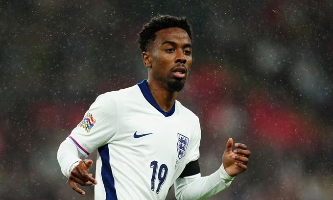 Angel Gomes đang tạo ra làn gió mới trên hàng tiền vệ ĐT Anh